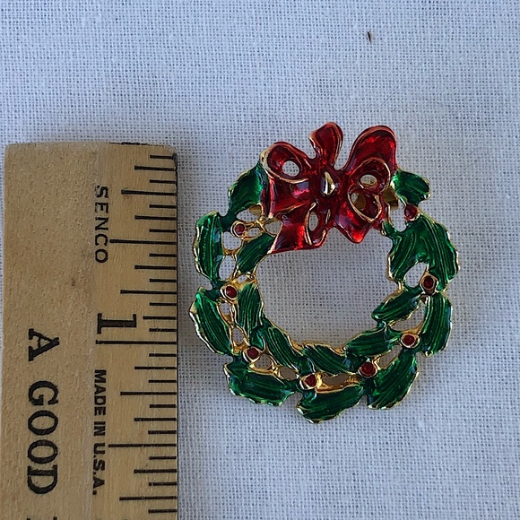 Christmas Wreath Pin Brooch Green Enamel Wreath Red Bow Goldtone VNTG EUC - Picture 5 of 7